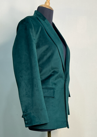 The 'Verdant Icon' Suit — Emerald Power & Contemporary Chic