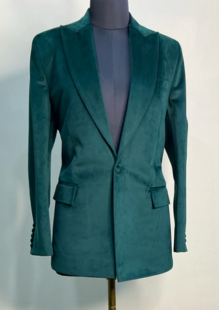 The 'Verdant Icon' Suit — Emerald Power & Contemporary Chic