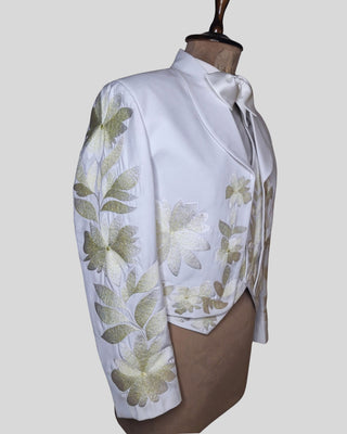 Men’s 3-Piece White Mariachi Suit – Floral Embroidered Blazer, Waistcoat & Pants | Wedding & Reception Wear