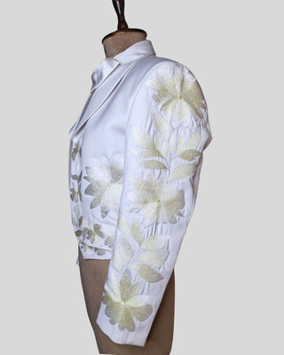 Men’s 3-Piece White Mariachi Suit – Floral Embroidered Blazer, Waistcoat & Pants | Wedding & Reception Wear