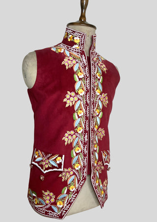Men’s Maroon Rococo Embroidered 2-Piece Suit – Floral Tailcoat & Waistcoat Set for Carnival & Wedding