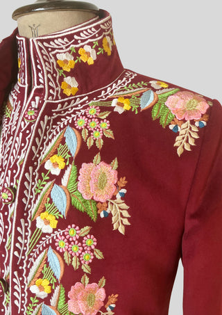 Men’s Maroon Rococo Embroidered 2-Piece Suit – Floral Tailcoat & Waistcoat Set for Carnival & Wedding