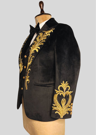 Men Black Velvet Rococo Suit – Gold Embroidered Cape Theatrical Costumes Groom Suit