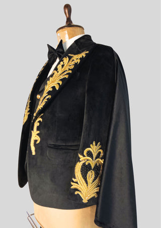 Men Black Velvet Rococo Suit – Gold Embroidered Cape Theatrical Costumes Groom Suit