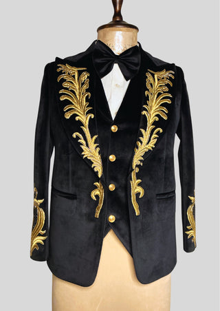 Men Black Velvet Rococo Suit – Gold Embroidered Cape Theatrical Costumes Groom Suit