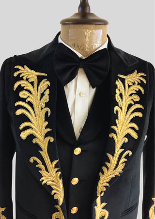 Men Black Velvet Rococo Suit – Gold Embroidered Cape Theatrical Costumes Groom Suit