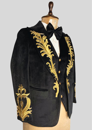 Men Black Velvet Rococo Suit – Gold Embroidered Cape Theatrical Costumes Groom Suit