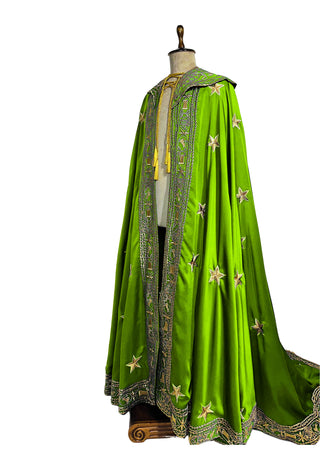 The 'Forest Queen' Cloak — Emerald Majesty & Gilded Enchantment