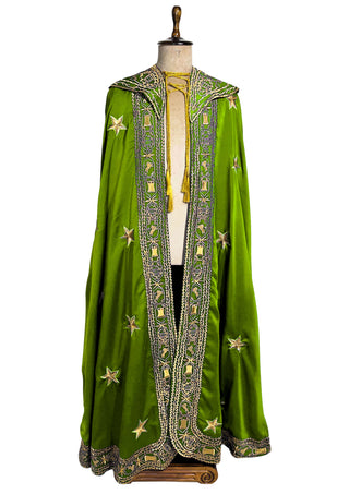 The 'Forest Queen' Cloak — Emerald Majesty & Gilded Enchantment