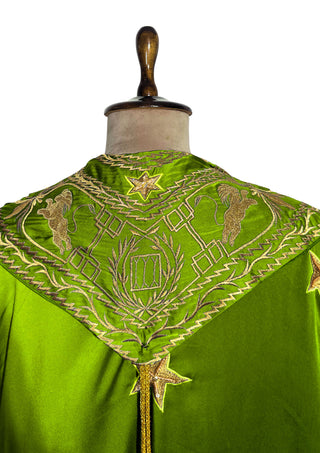 The 'Forest Queen' Cloak — Emerald Majesty & Gilded Enchantment