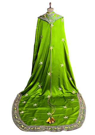 The 'Forest Queen' Cloak — Emerald Majesty & Gilded Enchantment