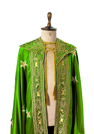 The 'Forest Queen' Cloak — Emerald Majesty & Gilded Enchantment