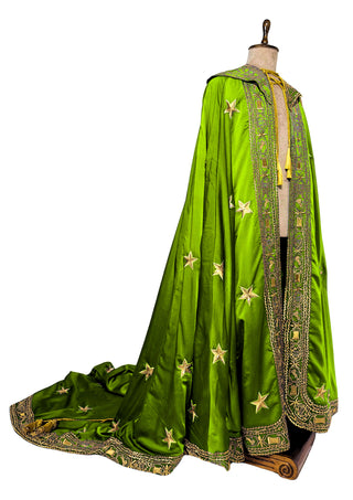 The 'Forest Queen' Cloak — Emerald Majesty & Gilded Enchantment